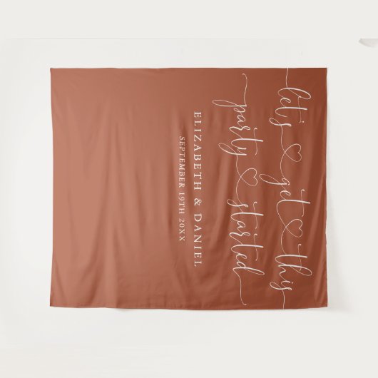 Terracotta Feest Gestart Hart Script Bruiloft Wandkleed (Voorkant (horizontaal))