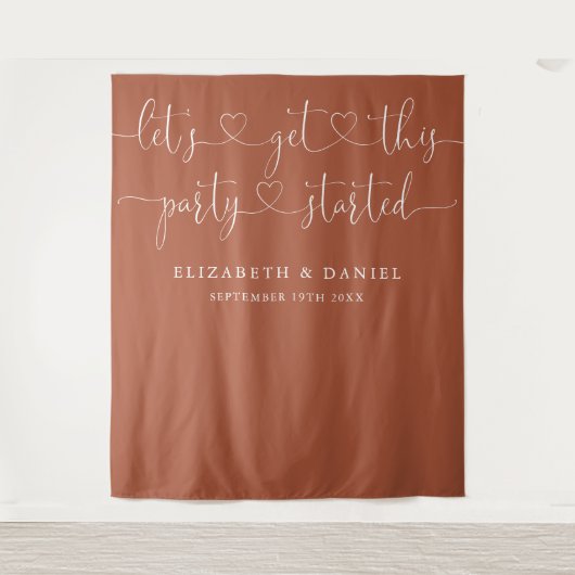 Terracotta Feest Gestart Hart Script Bruiloft Wandkleed (Voorkant)