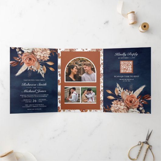 Terracotta Floral all in one QR Code Navy Wedding Drieluik Uitnodiging (Binnen)