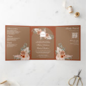 Terracotta Floral Pampas Beige Tan QR Code Wedding Drieluik Uitnodiging (Binnen)