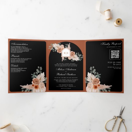 Terracotta Floral Pampas Black QR Code Wedding Drieluik Uitnodiging (Binnen)