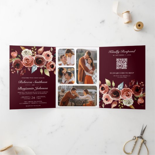Terracotta Floral QR Code Burgundy Wedding Drieluik Uitnodiging (Binnen)