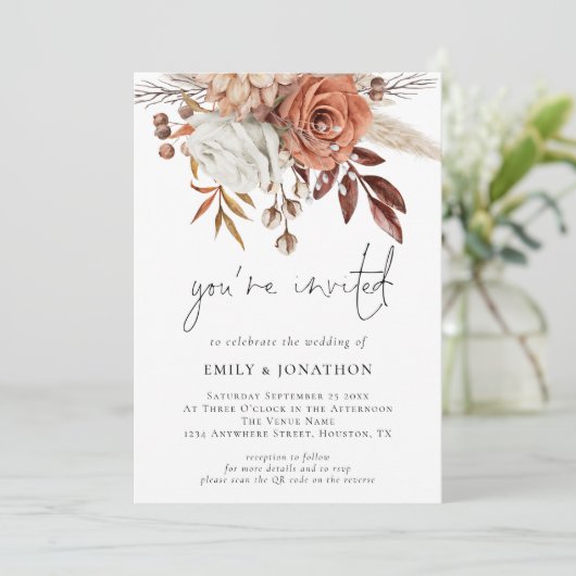 Terracotta Florals u wordt uitgenodigd QR Code Wed Kaart (Staand voorkant)