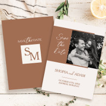 Terracotta-foto save the date-kaart met monogram