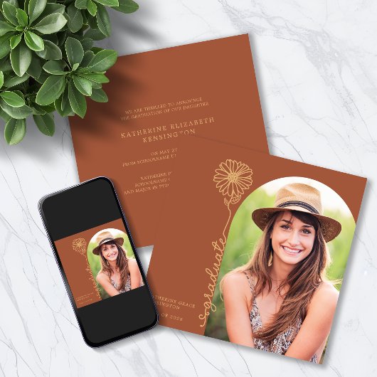 Terracotta Gold Handgeschreven Floral Arch Afstude Kaart