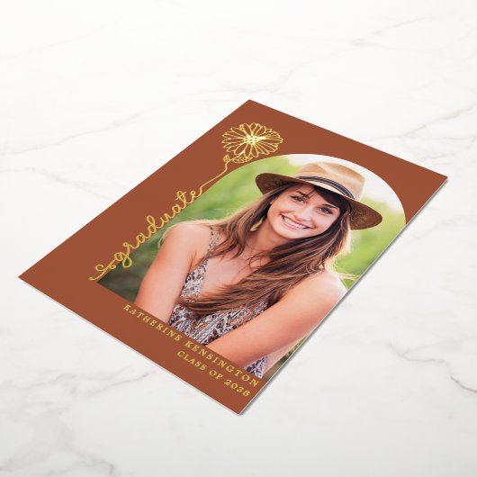 Terracotta Gold Handwrited Photo Afstuderen Folie Uitnodiging (Gedraaid)