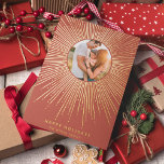 Terracotta & Gold sunburst lijst art deco foto Folie Feestdagenkaart<br><div class="desc">Een minimalistisch en licht retro kunstdeco terracotta en gouden vakantiekaarten collectie,  met opvallende zonnebarstende lijsten. Gemakkelijk aanpasbaar met uw familiebericht,  en groetbericht.</div>