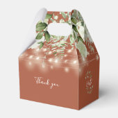 Terracotta groene slingerlichten monogram bruiloft bedankdoosjes (Achterkant)