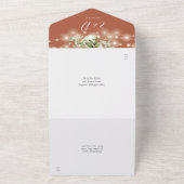 Terracotta groene slingerlichten QR-code bruiloft All In One Uitnodiging (Buitenkant)