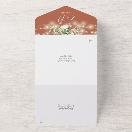 Terracotta groene slingerlichten QR-code bruiloft All In One Uitnodiging (Buitenkant)