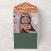 Terracotta Groene Strijklichten Huwelijk QR Code All In One Uitnodiging (Buitenkant)