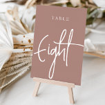 Terracotta Hand Scripted Table EIGHT Kaart<br><div class="desc">Eenvoudige en chic table number kaarten in Earth tone Terracotta en wit maken een elegante verklaring bij uw bruiloft of gebeurtenis. Het ontwerp kenmerkt "lijst [aantal]"in een eyecatching mengeling van klassieke serif en handgeschreven manuscript het schrijven. Het ontwerp herhaalt zich aan beide zijden. Afzonderlijk genummerde kaarten worden apart verkocht; beveel...</div>