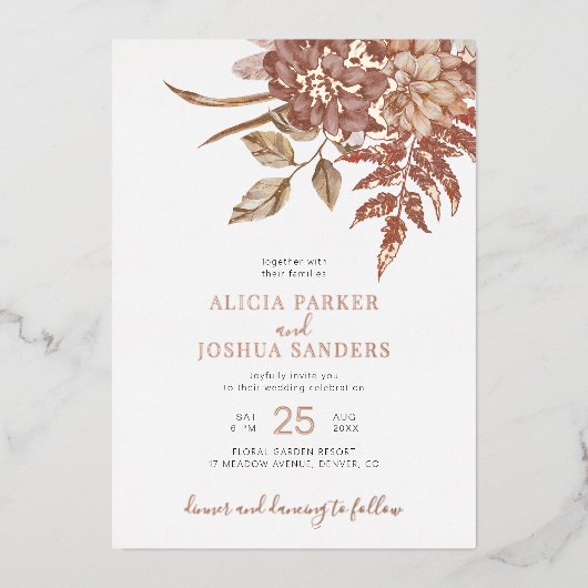 Terracotta herfst bloemenboho gebladerte bruiloft folie uitnodiging (Voorkant)