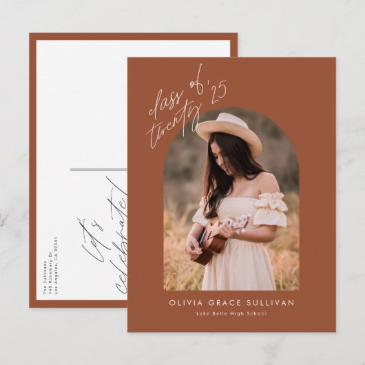 Terracotta Klasse van 2025 Boog Foto Afstuderen Uitnodiging Briefkaart (Voorkant / Achterkant)