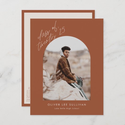 Terracotta Klasse van 2025 Boog Foto Afstuderen Uitnodiging Briefkaart (Voorkant / Achterkant)