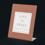 Terracotta Klassieke Elegante Liefde Is Zoet Reclamebord Met Voetstuk<br><div class="desc">Dit elegante terracotta bord met de tekst 'liefde is zoet' is perfect voor alle vieringen. Ontworpen door Thisisnotme©</div>