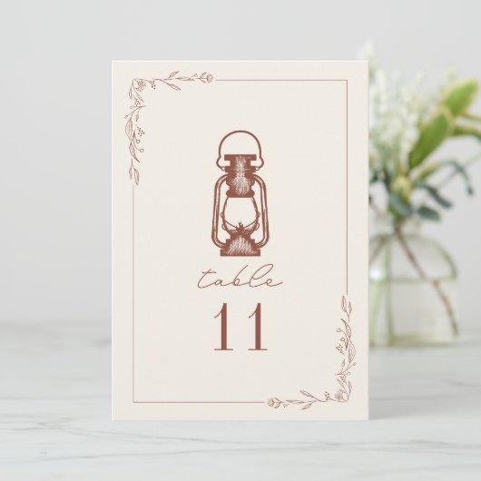  Terracotta Lantern Wedding Table Number Kaart (Staand voorkant)