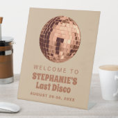 Terracotta Last Disco Bachelorette Weekend Reclamebord Met Voetstuk (Insitu)