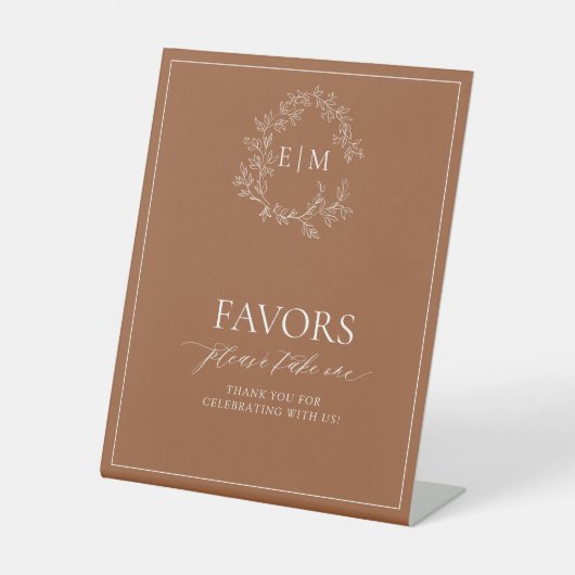 Terracotta Leafy Crest Monogram Favors Reclamebord Met Voetstuk (Voorkant)