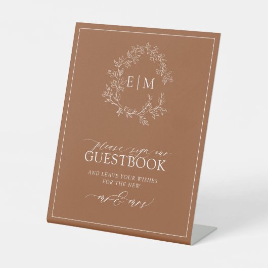 Terracotta Leafy Crest Monogram Wedding Guestbook Reclamebord Met Voetstuk (Voorkant)