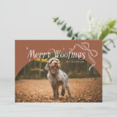 Terracotta Merry Woofmas Dog Christmas Feestdagenkaart (Staand voorkant)