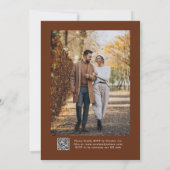 Terracotta Minimal Modern Script QR Code Wedding Kaart (Achterkant)