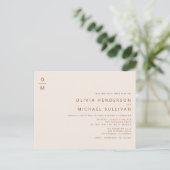 Terracotta minimalistisch monogram QR-code bruilof Uitnodiging Briefkaart (Staand voorkant)