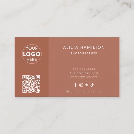 terracotta | Minimalistisch | QR-code + Logo | Mod Visitekaartje (Voorkant)