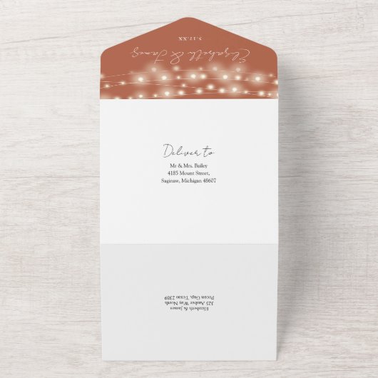 Terracotta Minimalistische Script Slingerlichtjes  All In One Uitnodiging (Buitenkant)