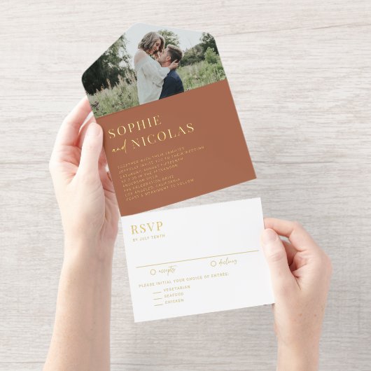 Terracotta Modern handschrift foto bruiloft All In One Uitnodiging (Uittrekbaar)