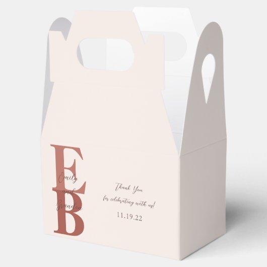 Terracotta Modern Large Initiaal Wedding Custom Bedankdoosjes (Geopend)