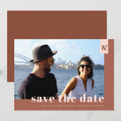 Terracotta Modern Monogram Eenvoudig fotohuwelijk Save The Date (Voorkant / Achterkant)