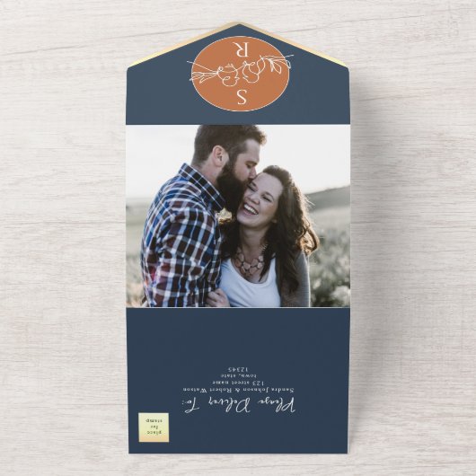 Terracotta Monogram Bruiloft Alles In Een Uitnodig All In One Uitnodiging (Buitenkant)