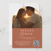 Terracotta Monogram QR Code Foto Trouwboog Kaart (Achterkant)