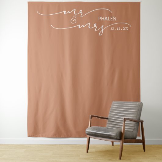 Terracotta Mr. en Mrs. Trouwfoto Banner Wandkleed (In situ)