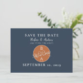 Terracotta Navy Monogram Trouwjurk Save The Date (Staand voorkant)
