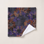 Terracotta, paarse bloemen op een fluweelachtig gr bad handdoek (Wasdoekje)