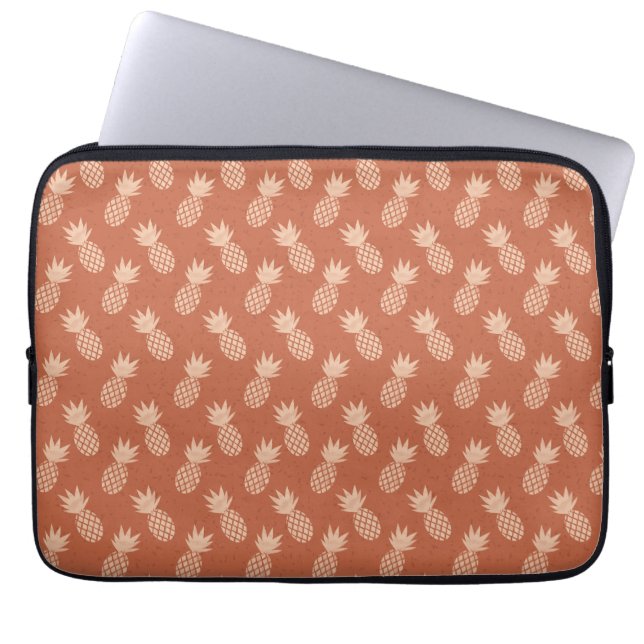 Terracotta & Peach Tropisch anananassolpatroon Laptop Sleeve (Voorkant)