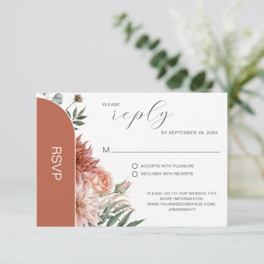 Terracotta & Perzik Bloemrijke Herfst Bruiloft RSVP Kaartje (Staand voorkant)