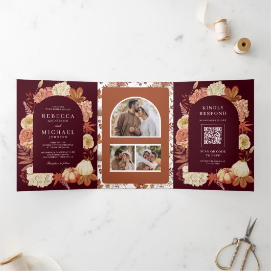 Terracotta Pompoen Bloemen QR Code Bourgogne Bruil Drieluik Uitnodiging (Binnen)