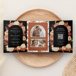 Terracotta Pompoen Bloemen QR Code Zwart Bruiloft Drieluik Uitnodiging<br><div class="desc">Verrijk je gasten met deze elegante trouwuitnodiging met mooie oorrijke bloemen en gedroogde bladeren met QR-code voor online RSVP. Voeg eenvoudig uw gebeurtenisdetails op deze makkelijk te gebruiken sjabloon toe en voeg deze kaart met uw favoriete foto's toe om het een unieke gepersonaliseerde één-van-een-soort uitnodiging te maken.</div>