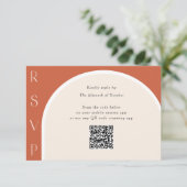 Terracotta QR-code Modern Arch Wedding online RSVP Kaartje (Staand voorkant)