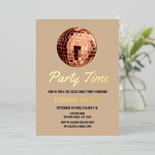 Terracotta Retro 70s Disco Ball Birthday Party Folie Uitnodiging (Staand Voorkant)