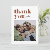 Terracotta Retro Typografie Moderne Fotobruiloft Bedankkaart (Staand voorkant)