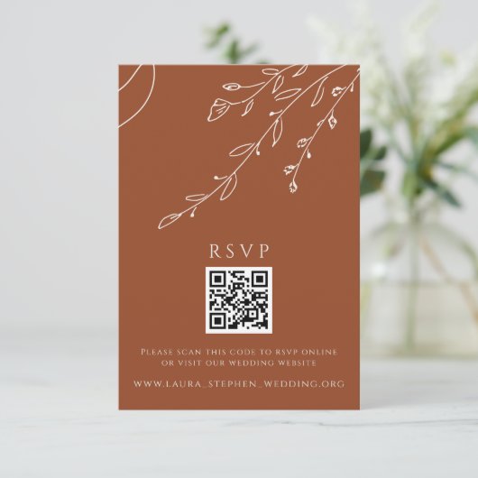Terracotta RSVP Online QR Code Weddenschap Website Kaart (Staand voorkant)