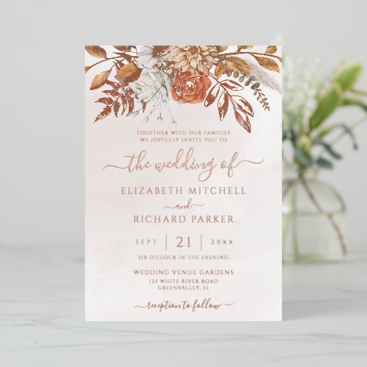 Terracotta Rust Flowers Boho Herfst Foliage Weddin Folie Uitnodiging (Staand Voorkant)