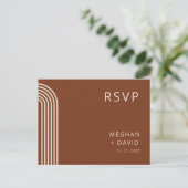 Terracotta Rustic Boho Arched Modern Wedding Uitnodiging Briefkaart (Staand voorkant)