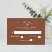 Terracotta Rustic Burnt Oranje Modern Wedding RSVP Kaartje (Staand voorkant)