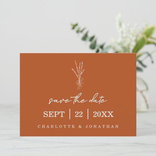 Terracotta Rustic Modern Hand Geschreven Wedding Save The Date (Staand voorkant)