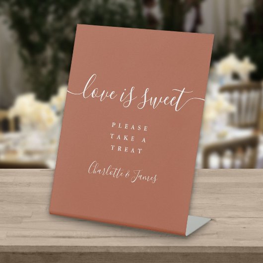 Terracotta Signature Script Love is Sweet Favor Reclamebord Met Voetstuk